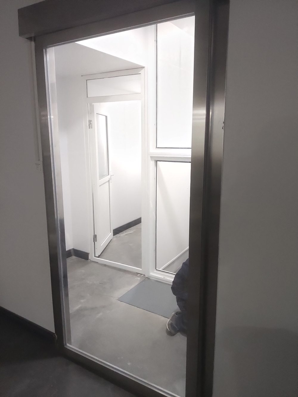 自動玻璃（lí）門的工作（zuò）原理